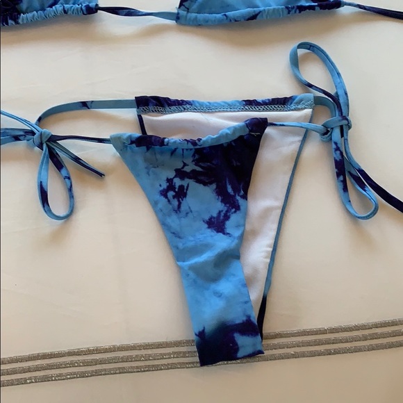 Bikini - Picture 3 of 4